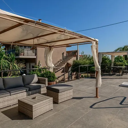 Evita Apartment Svoronata